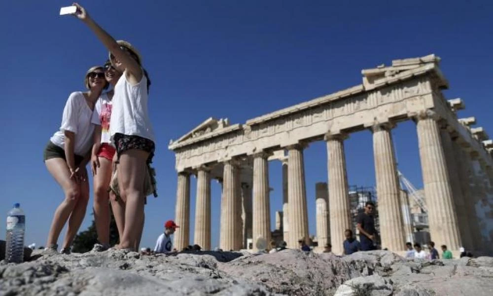 Γερμανικός Τύπος: Να αποφασίσει η Ελλάδα αν θέλει τουρίστες αυτό το καλοκαίρι